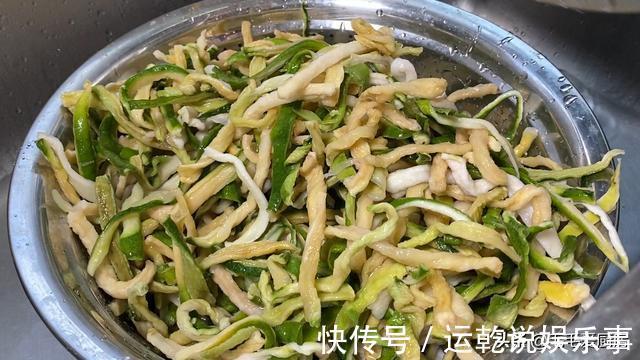 五香萝卜干|婆婆教我祖传腌萝卜配方,不用水不用油,又脆又香,吃了还想吃