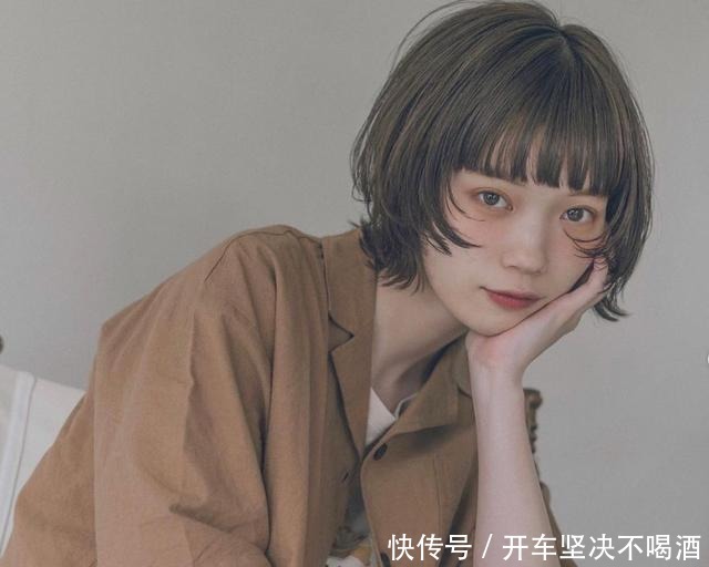 小熊|2021发型趋势慵懒羊毛卷、率性赫希发、甜酷翘短发……赶紧来看看