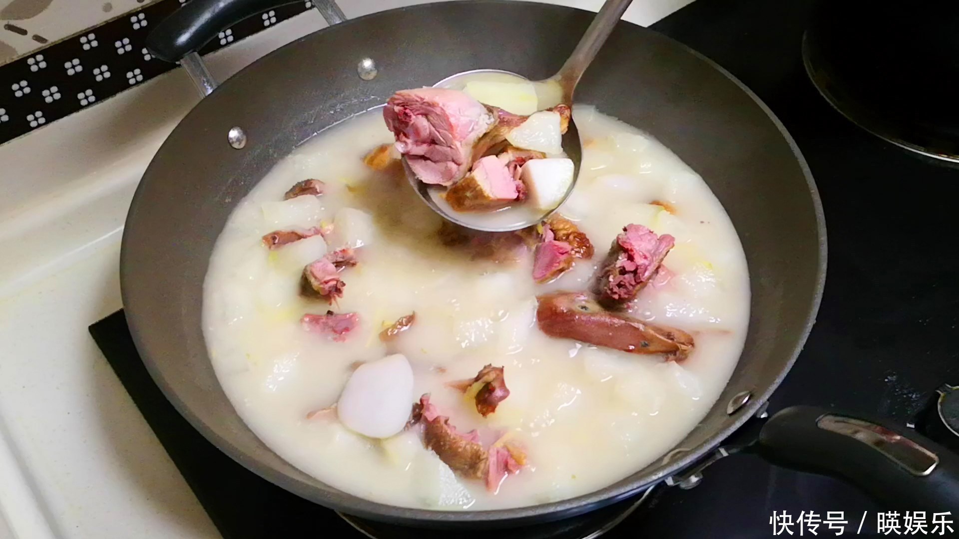 天冷了,多給家人做此湯,我家每周做2次,比大骨湯有營養,特香