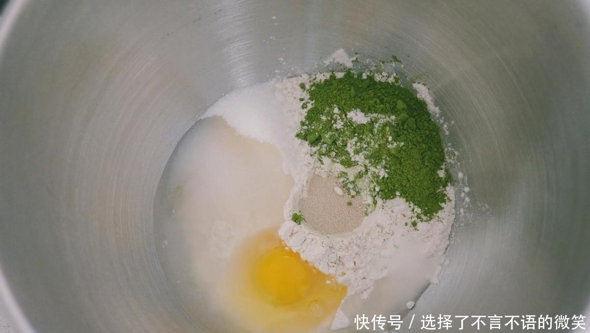 这款抹茶麻薯软欧,简单好做,满满坚果馅,好吃还不腻