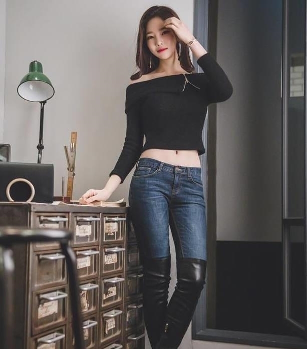 气质|很有韵味的牛仔裤美女,身姿曼妙丰盈,特别吸引人