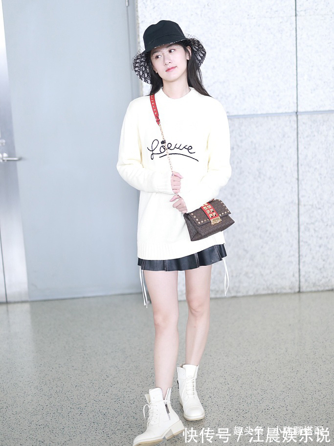 紧身裤|袁冰妍减龄穿搭,黄色针织毛衣搭配黑色小短裙,“漫画腿”实力抢