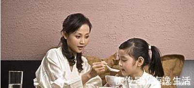 教养|孩子没有教养的三种表现，谁见了都会烦，家长别不自知心里有点数