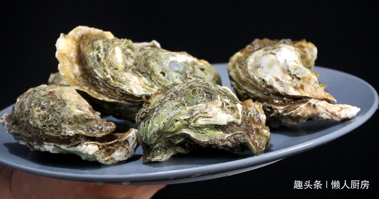 烤生蚝好不好吃全在酱汁,教你调一碗秘制酱料,比烧烤店的好吃