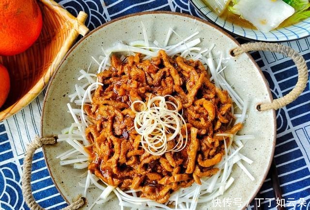 人说|京酱肉丝最家常好吃的做法,用料普通,做法简单,口感嫩滑