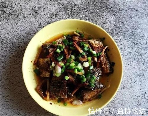 清炒油麦菜|出差回家,老公亲手做晚餐,4道菜配红薯饭,网友:这老公真厉害