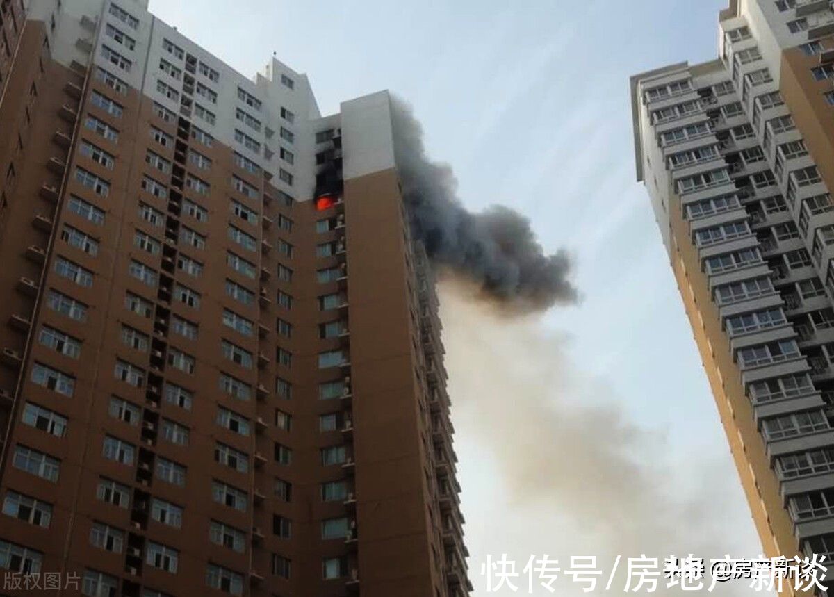 电梯|两梯四户的高层正在慢慢被“抛弃”？建筑学家直言：存在3大硬伤