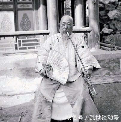 真实|清朝真实老照片:大臣家的夫人丑出天际,最后一张神似打狗棒!