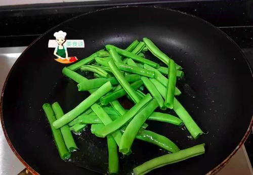 豆角|天冷了，少吃黄瓜茄子多吃它，不放肉也很鲜香，应季而食身体更棒