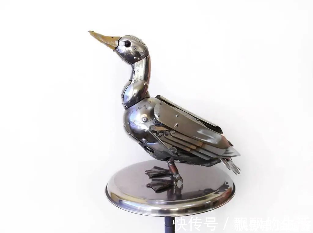 雕塑家$雕塑家收集废铁,打造朋克风金属动物,制作过程和作品都非常酷