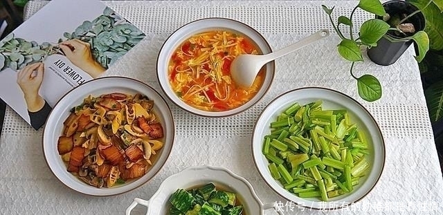 芹菜|中午,买11块钱的菜,做了3菜1汤,在朋友圈火了,网友想来蹭饭