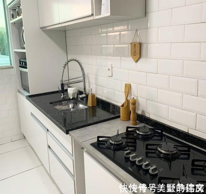 水槽|我为啥没想到?在厨房水槽和燃气灶间留10cm宽,小洞口大作用!