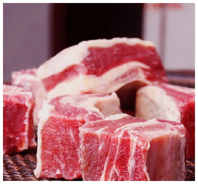 做排骨有讲究,开头放错水味道就差一半,网友难怪放嘴里咬不动