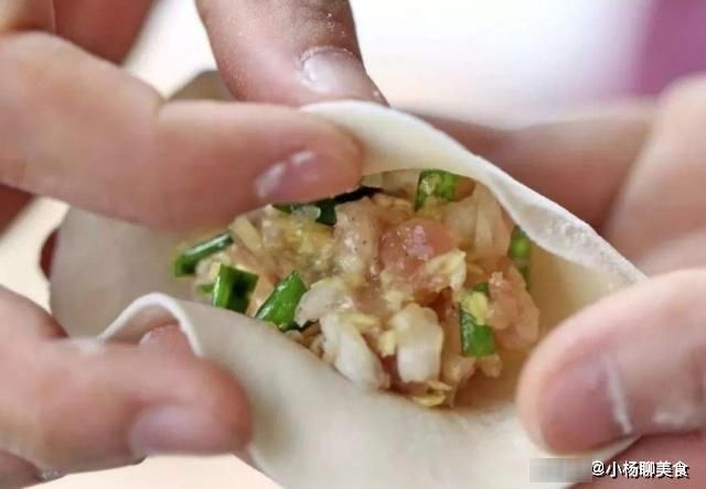 拌饺子馅时，最忌放此物，百分之90的人都用错，难怪饺子不好吃！