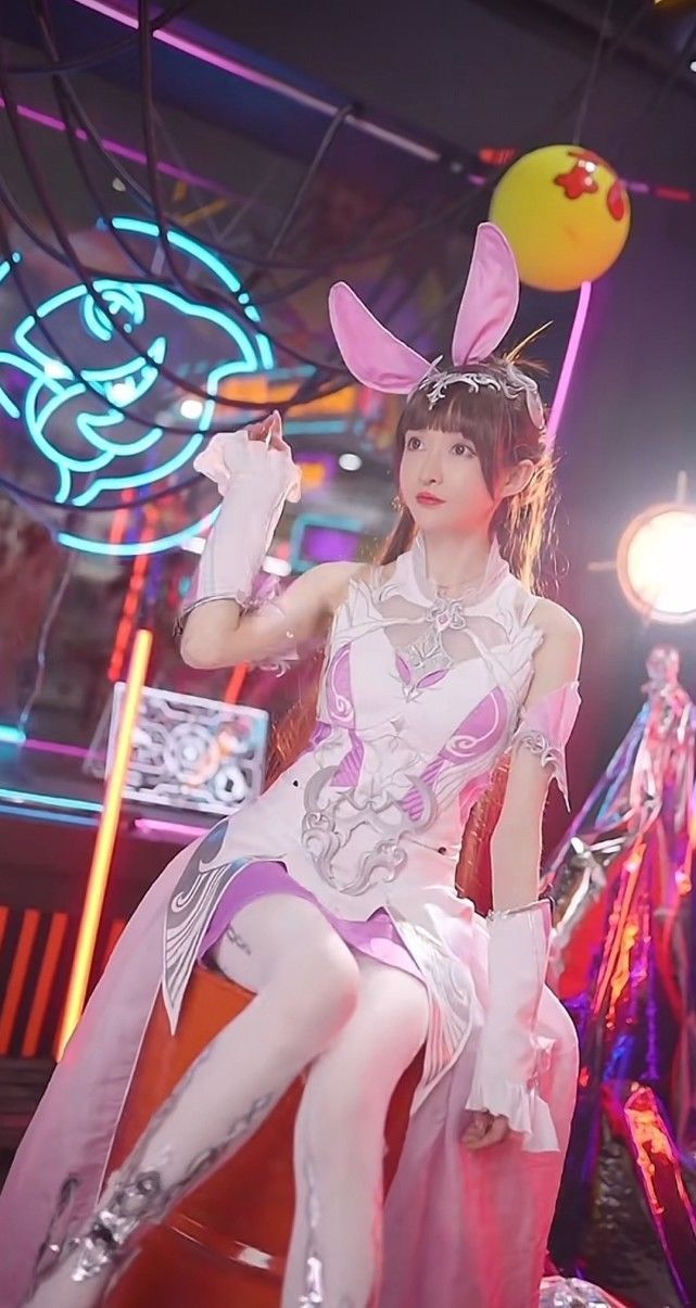 视觉效果|超越动漫版的小舞COS有多美?颜值爱了,大长腿搭配白丝也很绝