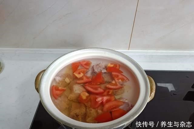 老公带小姑娘回家吃饭,我做了一桌菜招待,她惊讶的“三观”尽碎!