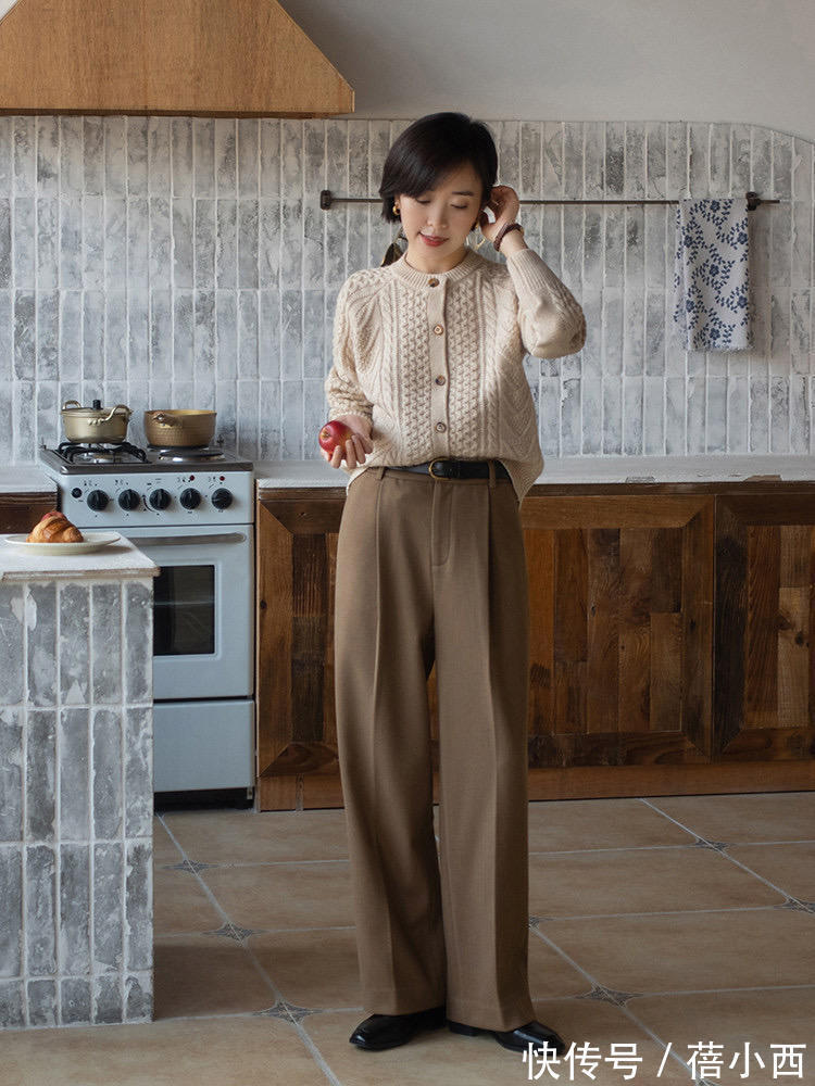 毛衣|冬天还是穿“毛衣”最百搭,选这4款搭配阔腿裤、半身裙,真高级