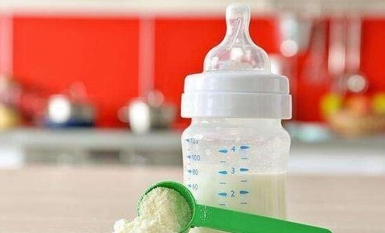 放水|奶粉用温水冲泡就行了?冲奶粉时的经典错误,看看你犯了没