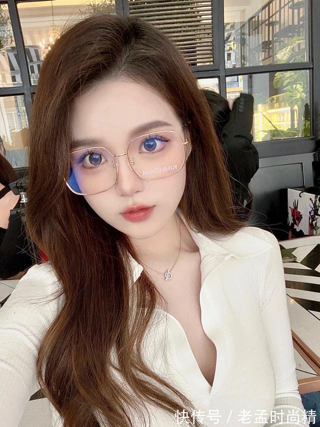 有气质 皮肤白的女生更适合白色衣服,让整个人更加有气质,活力十足