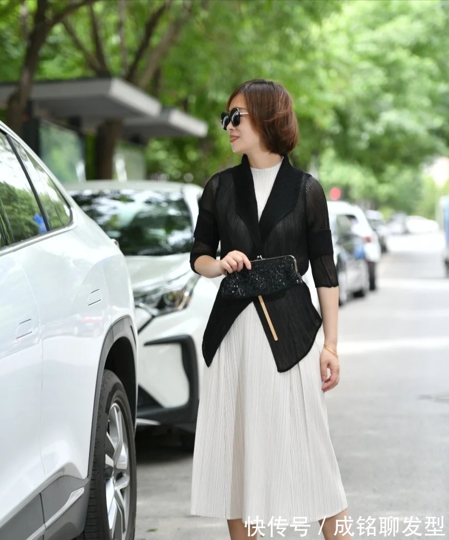 穿搭|既然已不再年轻,那就这样优雅下去,这几位的穿搭技巧建议学一下