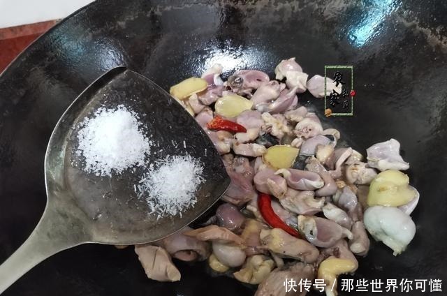 大蒜|鸡身上最珍贵的部位，一只就一小个，老板留着自己吃，不懂吃可惜