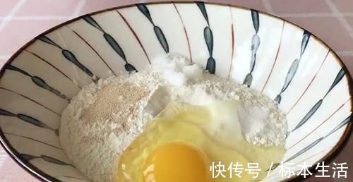 油饼|早餐不要出去买了,面粉里加1个鸡蛋,筷子一搅,2分钟就能吃