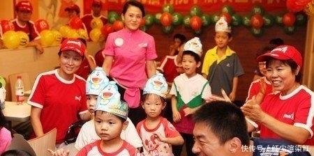 退回|孩子幼儿园过生日,妈妈送蛋糕被原封退回,老师:蛋糕太小了