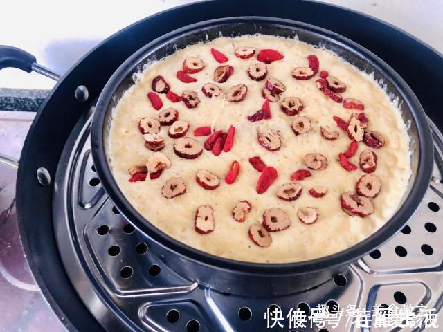 玉米面|教你做玉米面发糕，用筷子拌一拌，上锅蒸一蒸，比蛋糕还要好吃