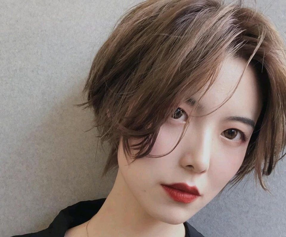 时髦 波波头早就时时髦了,当今盛行“档次发型”,清新风凉还显脸小