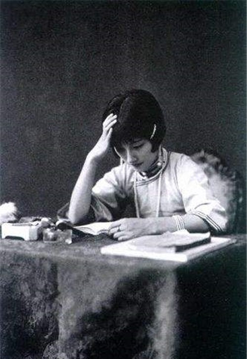 工作|陆小曼的开销到底有多大?徐志摩为养活她,竟同时做过7份工作