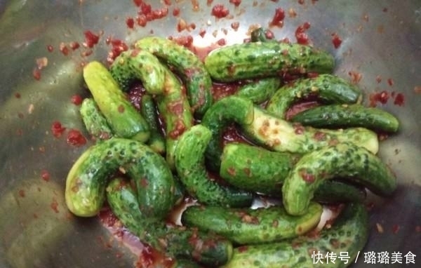 黄瓜|农村大姐把黄瓜塞进瓶子,众人不解,1月后一看价钱翻了几十倍