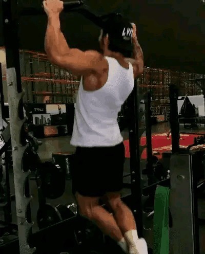 肌肉|背部增肌真的难练吗这4个动作，帮你练出真正雄壮的背部肌群