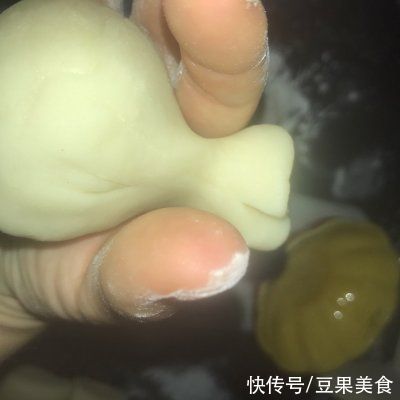 油皮|酥到掉渣的苏式鲜肉月饼（中级西点师开酥法）