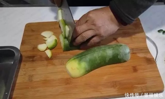 冬天腌萝卜，今天做明天就能吃，简单省事，上桌家人抢着吃