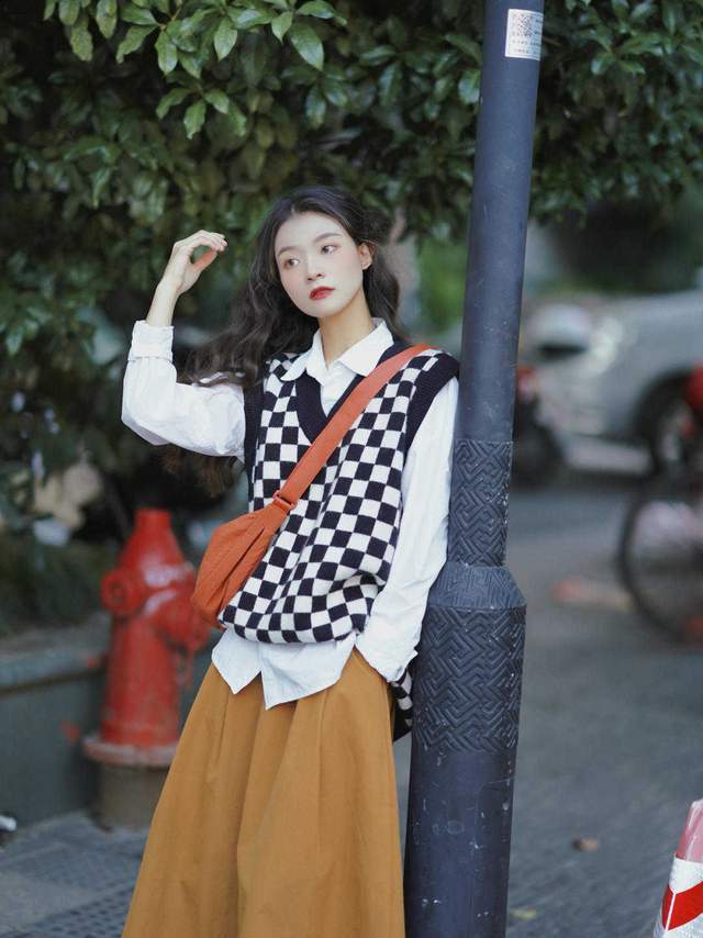 衬衫|立秋之后，小个子该怎么穿？试试“衬衫+半身裙”，显高又好看