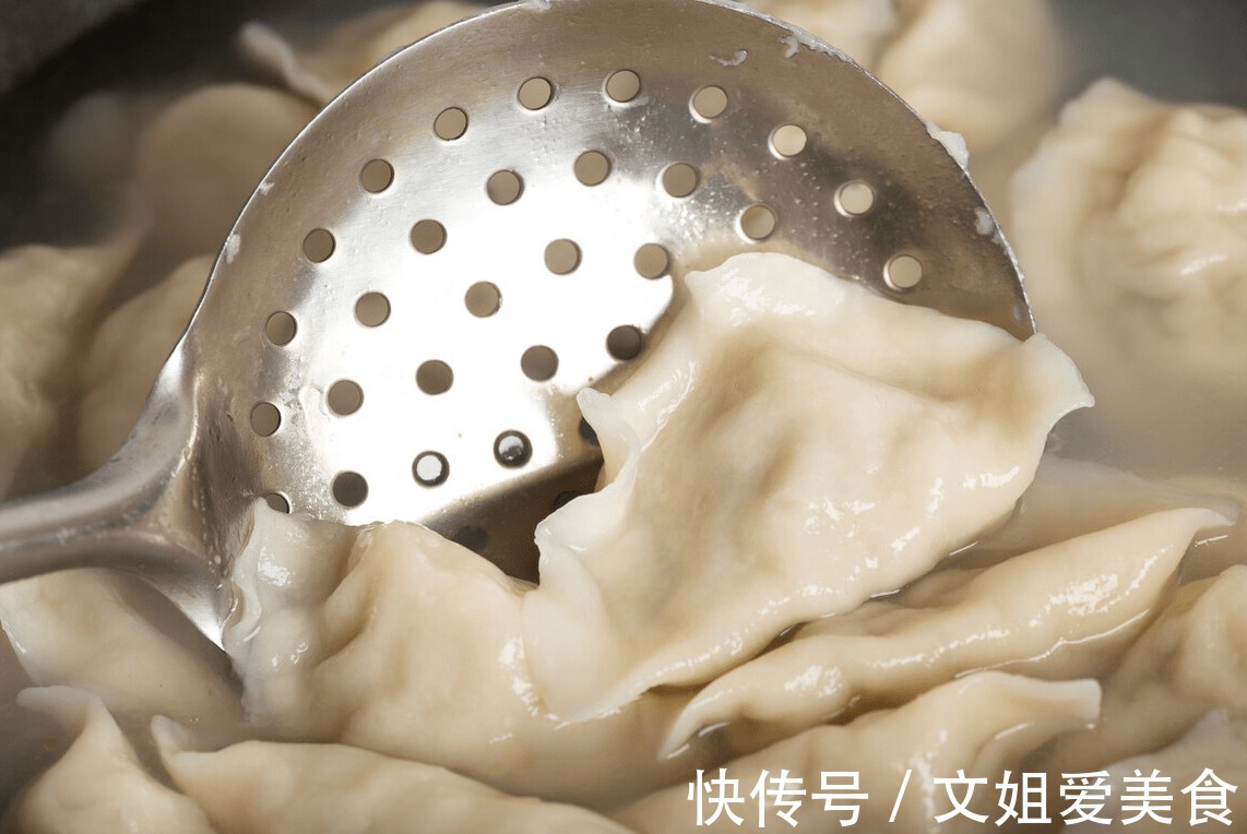 冬至要想饺子好吃，不破皮不粘锅，要记住4个秘诀！来试一试