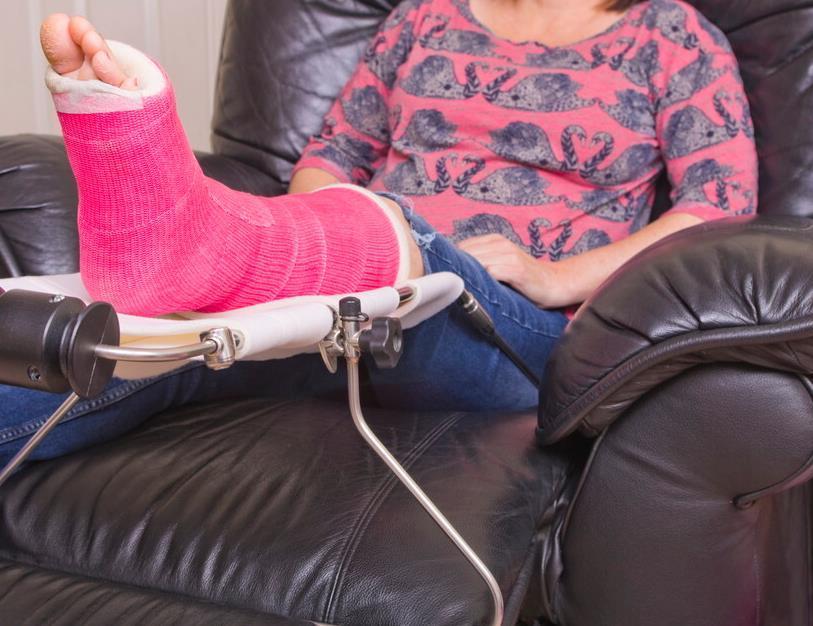 喝牛奶能预防骨质疏松?骨科大夫:大错特错,真正有用的常做3事