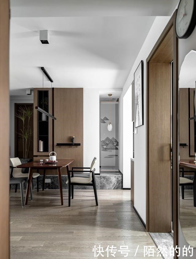 收纳|越来越多人放弃电视墙,学他家打一排柜子,美观实用两不误!聪明!