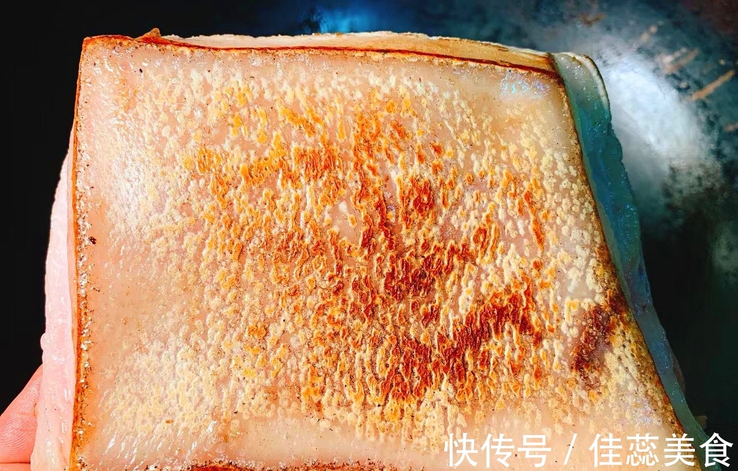 做红烧肉时,用冰糖还是白糖?多数人不懂,难怪肉不香不红还发黑