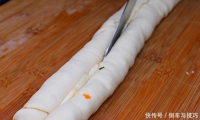 早餐不要只吃包子油条了，教你好吃做法，比馅饼还香，比油条健康