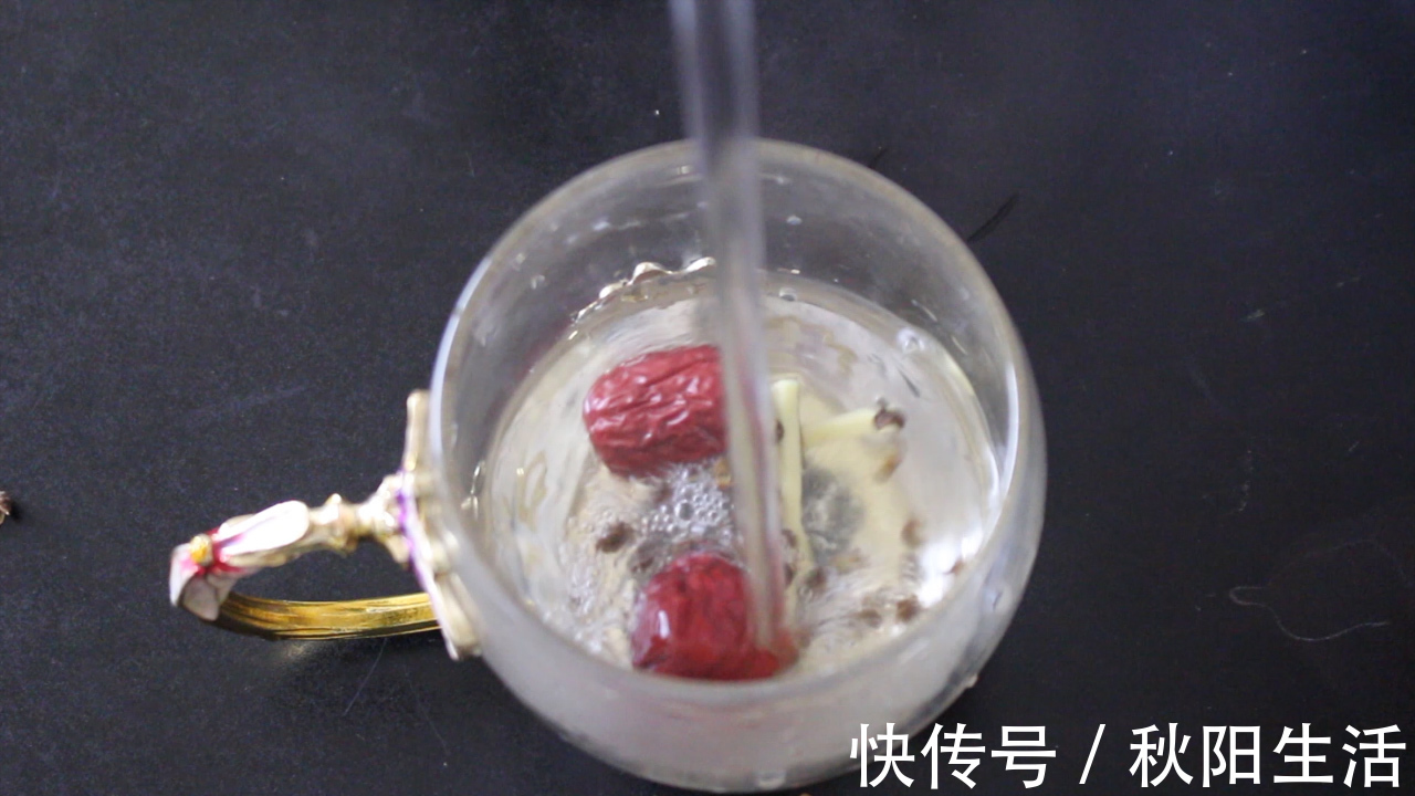 慢性疾病|花椒去湿气，比拔罐还好！添加2种“灵丹妙药”，体内湿气全没了