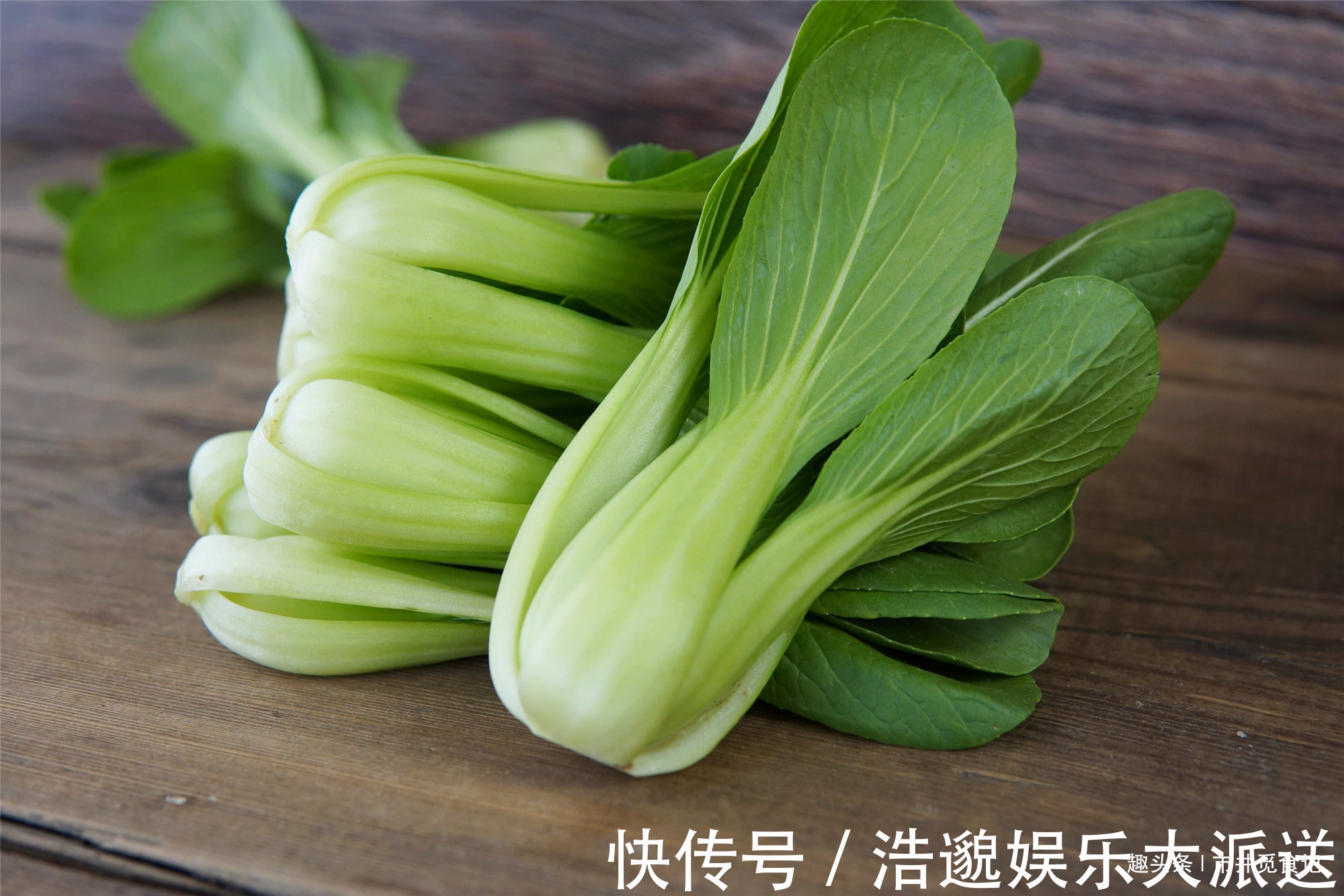 用清水洗青菜,相当于没洗,学会小妙招,农药污垢轻松泡掉