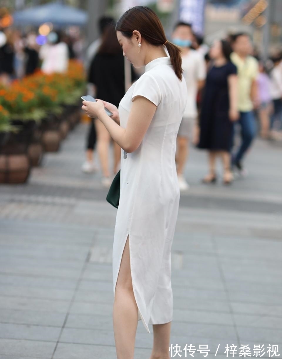 旗袍 夏季改良版的旗袍,依然展现出优雅又婀娜的美,气质温婉美丽大方