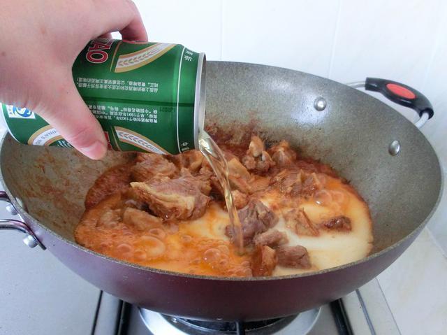 牛肉怎么炖才能软烂别只会焯水了,多加1碗它,牛肉入味还不柴