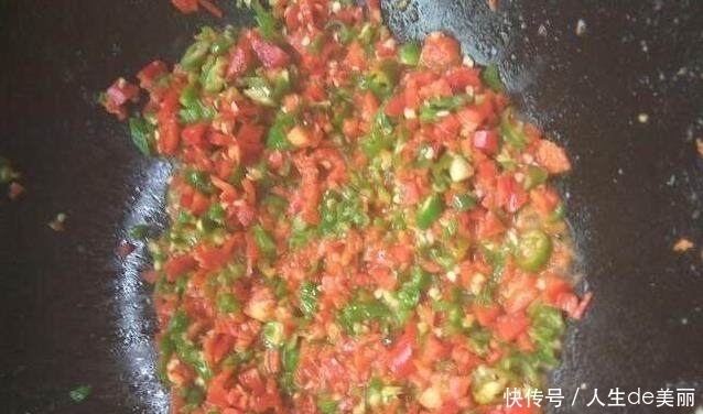 农村|嫂子嫌弃农村婆婆做的菜，可尝了一口之后。筷子都不愿意放下了