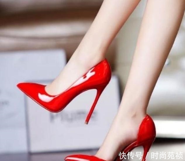 气质|细跟鞋搭配上气质的尖头设计,优雅华丽,散发出时尚的魅力!