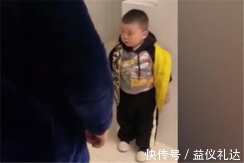 宝妈|2岁半萌娃尿床被批评不忘顶嘴，“吵架”能力爆棚，爸爸直接笑场