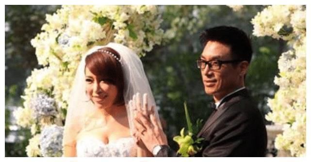 陈粒|43岁过气女歌手唱《三十而已》，王源没听懂，他是有实力的导师