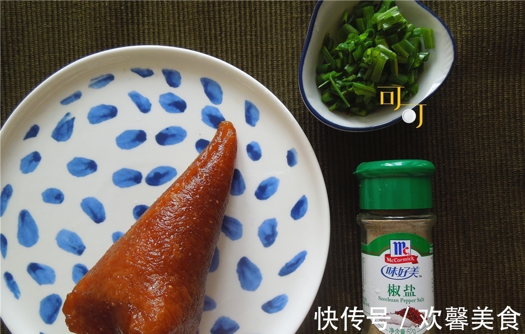 粽子|粽子别再蘸糖吃，换个法子炒一炒，金黄酥脆，包你家里粽子不够吃