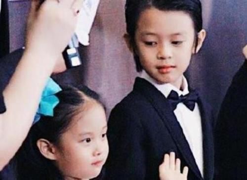 孙俪|邓超请跑男团吃饭卡里没钱,开免提质问孙俪,娘娘7字回复太实诚